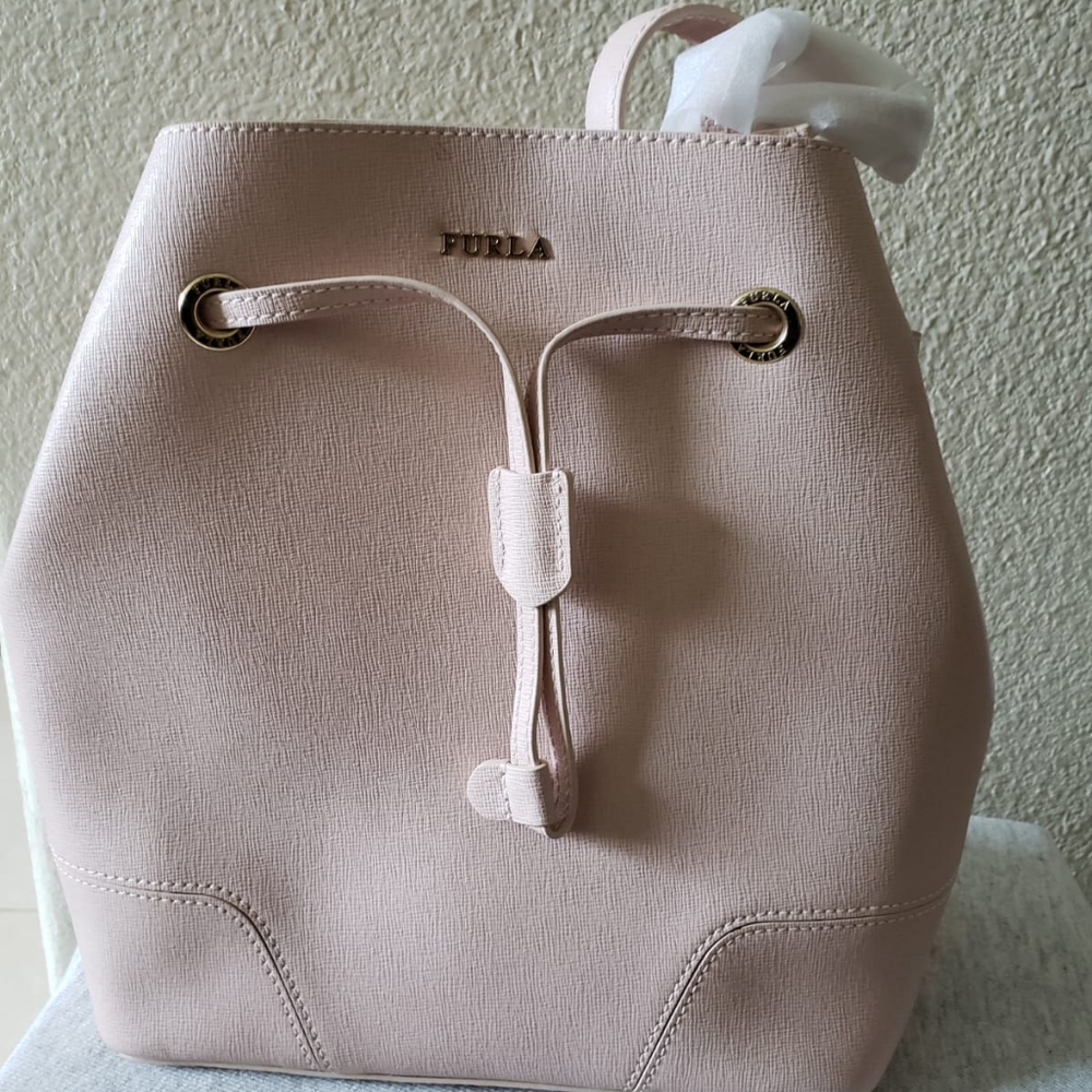 Furla Crossbodyβ light pink bag. (B1)